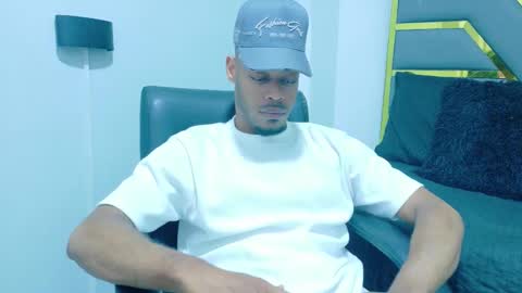 Snapshot of neytanmalcon chatting on November 2025 10:42:01 PM neytanmalcon online show from November 2025 10:42:01 PM