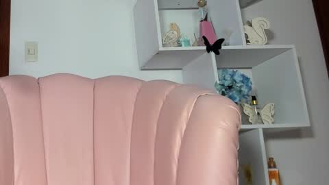 Snapshot of nezo_ chatting on February 2025 10:54:01 PM Angie Instagram angie julianac add me online show from February 2025 10:54:01 PM