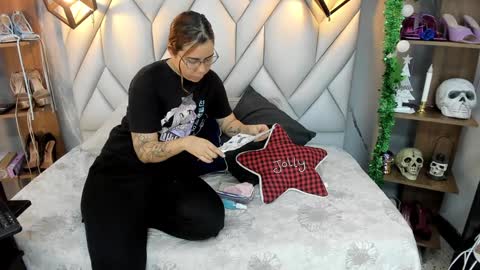 Snapshot of nezukokamado1_ chatting on January 2025 01:49:01 PM Milena online show from January 2025 01:49:01 PM