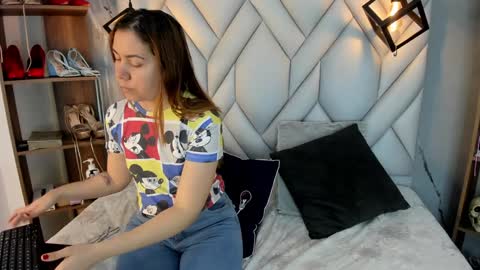 Snapshot of nezukokamado1_ chatting on February 2025 01:32:01 PM Milena online show from February 2025 01:32:01 PM