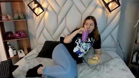 Snapshot of nezukokamado1_ chatting on March 2025 02:01:02 PM Milena online show from March 2025 02:01:02 PM