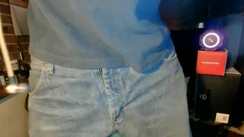 Snapshot of nfgwholoves2cum chatting on April 2026 02:01:01 AM NFG Nice Friendly Guy Dick online show from April 2026 02:01:01 AM
