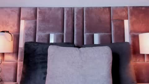 Nia online show from December 2025 01:09:02 PM