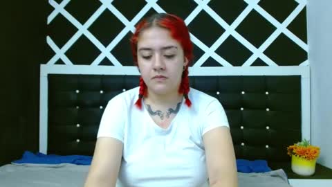 Snapshot of nia_stark chatting on December 2024 02:44:01 PM Estefani online show from December 2024 02:44:01 PM