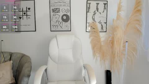 Nia online show from October 2025 01:01:01 PM