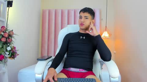 Snapshot of niall_falcon chatting on January 2025 01:11:02 PM Niall online show from January 2025 01:11:02 PM