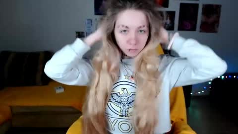 nica_kawaii online show from May 2026 07:37:01 AM