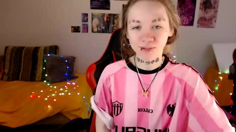 nica_kawaii online show from June 2026 12:18:01 PM