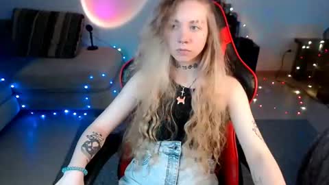 nica_kawaii online show from June 2026 03:21:01 PM