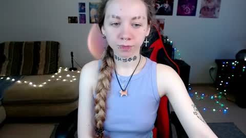nica_kawaii online show from June 2026 01:15:01 PM