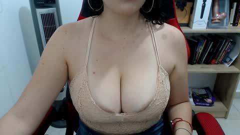 Snapshot of nice_saraa chatting on January 2025 03:46:02 PM sara online show from January 2025 03:46:02 PM