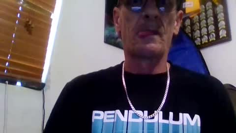 Snapshot of niceozziecockxxx chatting on December 2025 02:18:01 AM Sexiishaine online show from December 2025 02:18:01 AM