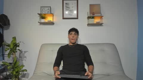 nick_nova online show from November 2025 05:37:01 PM