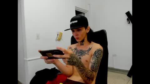 Snapshot of nick_straightboy chatting on April 2026 09:38:01 PM Nick online show from April 2026 09:38:01 PM