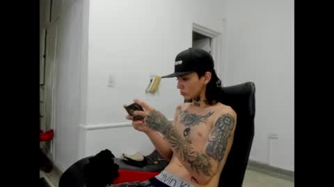 Snapshot of nick_straightboy chatting on April 2026 09:39:01 PM Nick online show from April 2026 09:39:01 PM