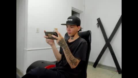Snapshot of nick_straightboy chatting on May 2026 09:20:02 PM Nick online show from May 2026 09:20:02 PM