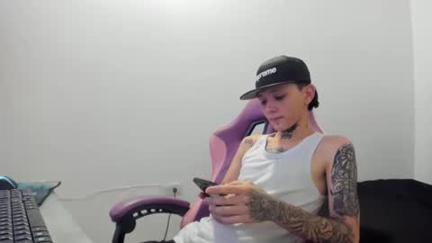 Snapshot of nick_straightboy chatting on May 2026 08:14:02 PM Nick online show from May 2026 08:14:02 PM