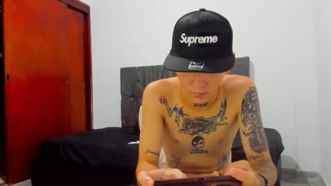 Snapshot of nick_straightboy chatting on May 2026 12:41:01 AM Nick online show from May 2026 12:41:01 AM