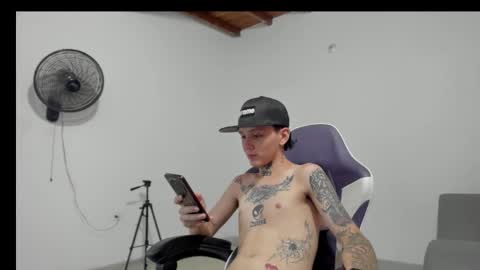 Snapshot of nick_straightboy chatting on May 2026 04:21:01 AM Nick online show from May 2026 04:21:01 AM