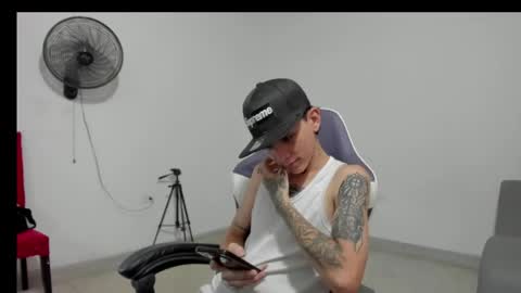 Snapshot of nick_straightboy chatting on May 2026 05:37:02 AM Nick online show from May 2026 05:37:02 AM