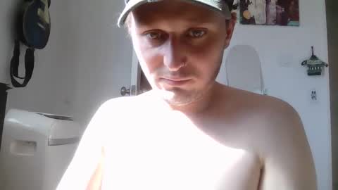 Snapshot of nickkle chatting on February 2025 09:15:01 PM Nickleee online show from February 2025 09:15:01 PM