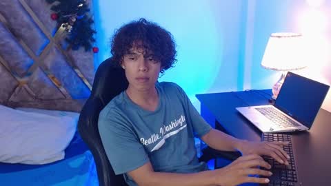 Snapshot of nickolas_moon chatting on December 2024 10:02:02 PM Nickolas Muoz online show from December 2024 10:02:02 PM
