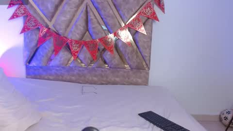 Snapshot of nickolas_moon chatting on February 2025 06:04:02 PM Nickolas Muoz online show from February 2025 06:04:02 PM