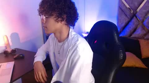Snapshot of nickolas_moon chatting on February 2025 07:08:02 PM Nickolas Muoz online show from February 2025 07:08:02 PM