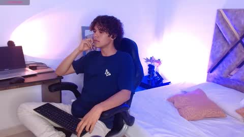 Snapshot of nickolas_moon chatting on March 2025 06:16:01 PM Nickolas Muoz online show from March 2025 06:16:01 PM