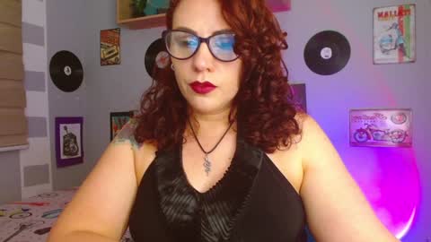Snapshot of nicky_lucy_m chatting on February 2025 01:04:01 AM lucy online show from February 2025 01:04:01 AM