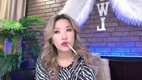 Snapshot of nicky_owl chatting on March 2025 10:26:02 AM Today is my 41st birthday And in 2 hours Im waiting for you on the stream Stock up on tokens and a good mood Nicky online show from March 2025 10:26:02 AM