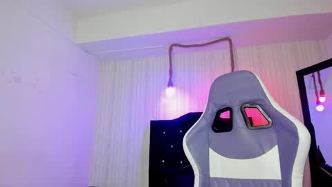 nicky_pop online show from October 2025 06:51:01 PM