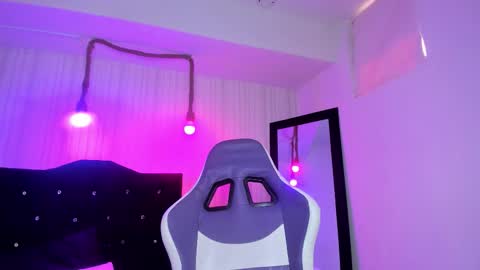 nicky_pop online show from November 2025 07:15:02 PM