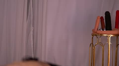 Nicky online show from October 2025 05:45:02 PM