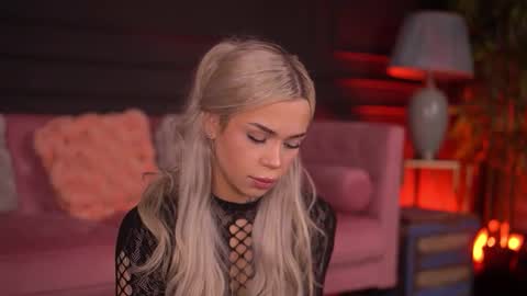 Nicky online show from November 2025 06:51:01 PM