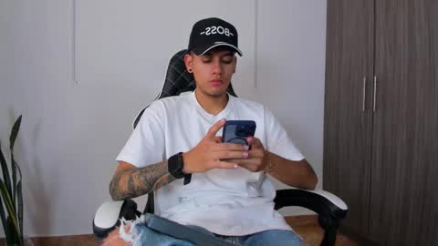 Snapshot of nickyblazze_ chatting on September 2025 04:17:01 PM Nicky online show from September 2025 04:17:01 PM