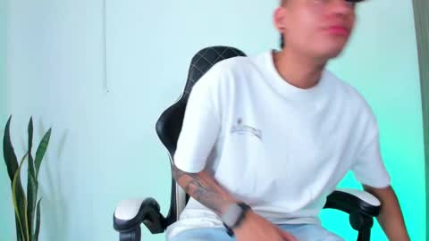 Snapshot of nickyblazze_ chatting on September 2025 05:01:02 PM Nicky online show from September 2025 05:01:02 PM