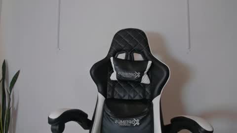 Snapshot of nickyblazze_ chatting on September 2025 02:11:01 PM Nicky online show from September 2025 02:11:01 PM