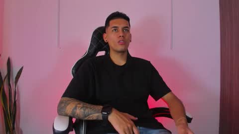 Snapshot of nickyblazze_ chatting on September 2025 08:03:01 PM Nicky online show from September 2025 08:03:01 PM