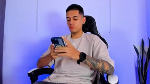 Snapshot of nickyblazze_ chatting on October 2025 12:12:02 PM Nicky online show from October 2025 12:12:02 PM