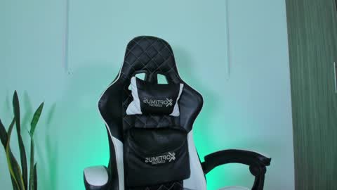 Snapshot of nickyblazze_ chatting on October 2025 11:51:02 AM Nicky online show from October 2025 11:51:02 AM