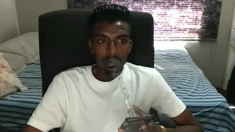 Snapshot of nickyle63 chatting on November 2025 01:44:02 PM james online show from November 2025 01:44:02 PM