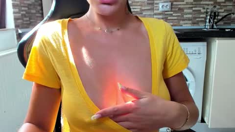 Snapshot of nickyplus chatting on September 2025 08:05:01 AM Nicky online show from September 2025 08:05:01 AM