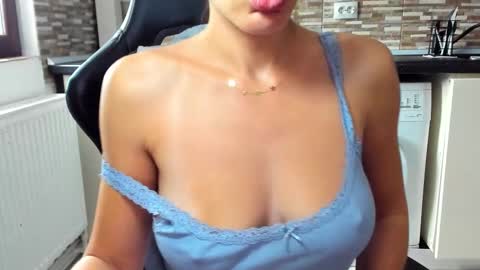 Snapshot of nickyplus chatting on September 2025 08:51:02 AM Nicky online show from September 2025 08:51:02 AM