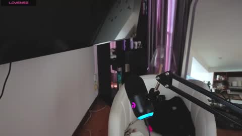 Nicky online show from September 2025 09:09:02 PM