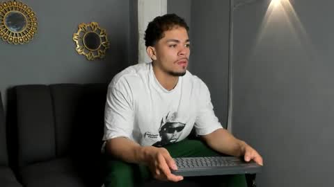 nico_blaze7 online show from December 2025 12:33:02 PM