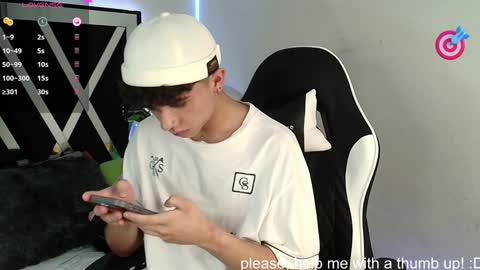 Snapshot of nico_cruz chatting on December 2024 10:32:01 PM nico online show from December 2024 10:32:01 PM