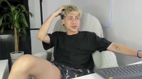 Nico  online show from September 2025 03:52:02 AM