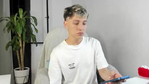 Nico  online show from November 2025 06:45:01 AM