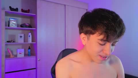 Nicolas online show from September 2025 07:08:02 PM